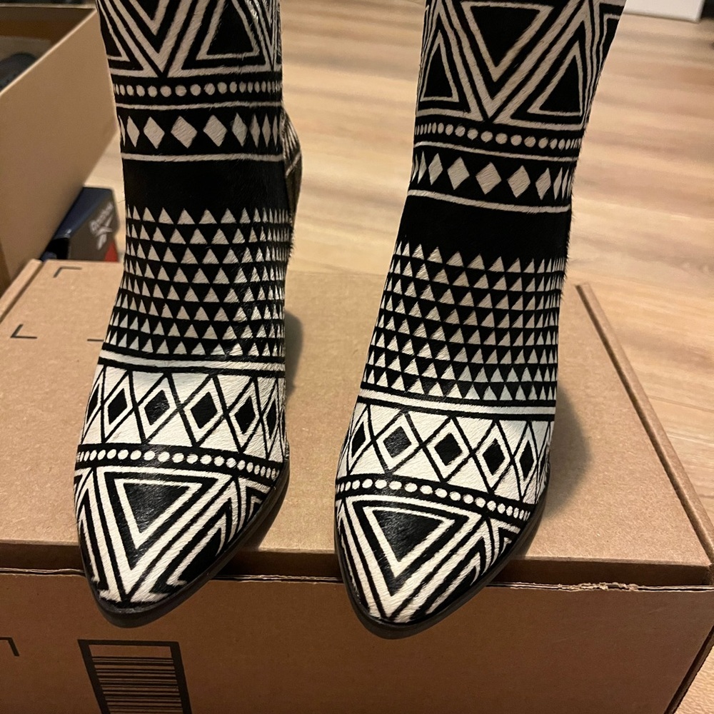 Lucky Brand boots geo calf print